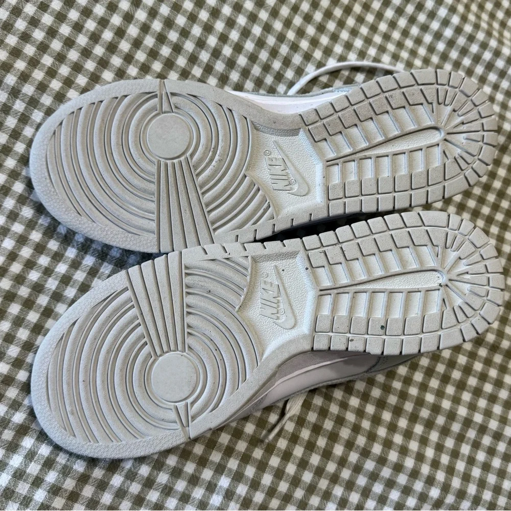 Nike dunk low white/ light smoke grey size 8.5 women's - Picture 5 of 7